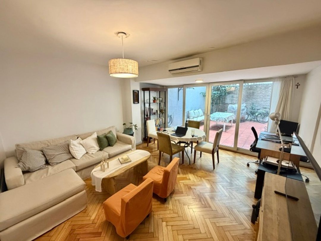 VENTA RETIRO - DOS AMB. CON GRAN PATIO - BAULERA