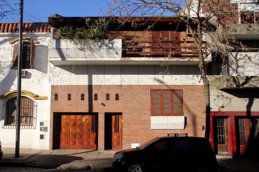 VENTA Casa 4 amb. Jardín y cochera, P. AVELLANEDA.
