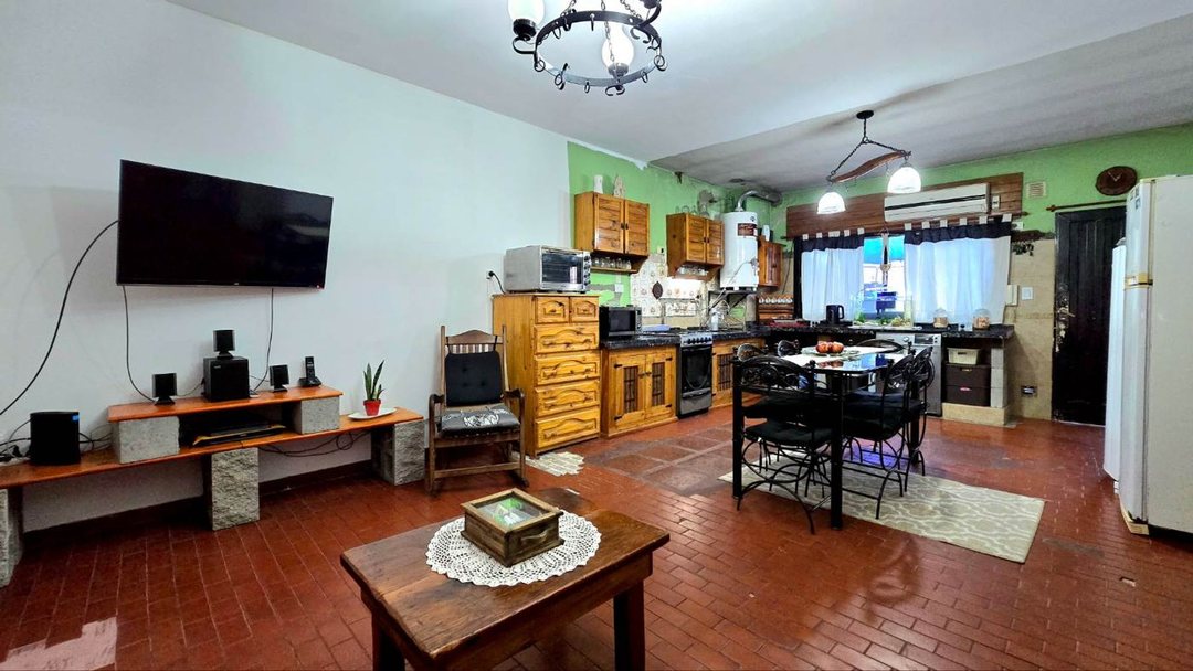 Venta Ph 5 ambientes Caseros PB 3 amb PA 2 amb pat