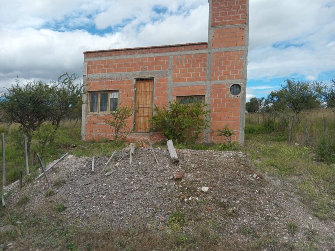 CASA A TERMINAR EN AGUAS AZULES CAPILLA DEL MONTE