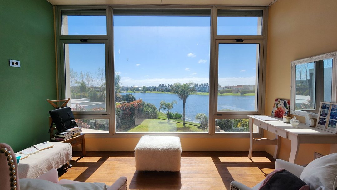 CASA EN VENTA EN BARRIO LOS TRONCOS A LA LAGUNA