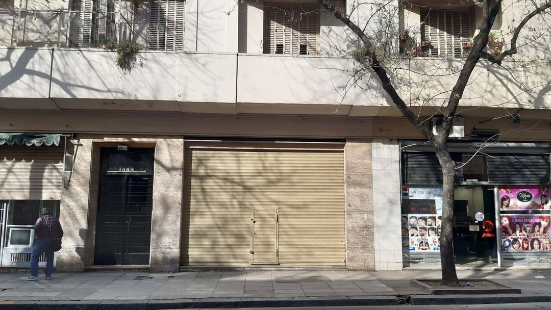 EXCELENTE LOCAL CON SOTANO "BAJAS EXPENSAS"