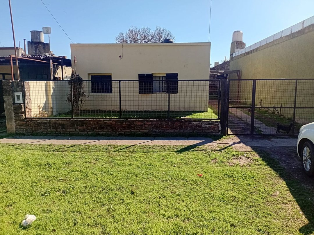 Casa con gran terreno en zona aeropuerto Paraná