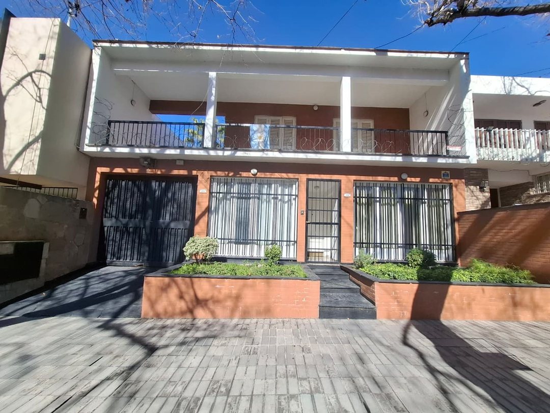 Venta Casa Familiar con pileta y quincho 6°Seccion