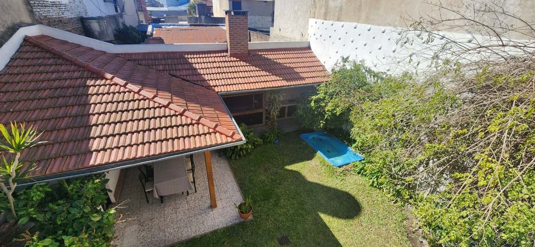 CASA 5 AMBIENTES LANUS OESTE con JARDIN y GALERIA