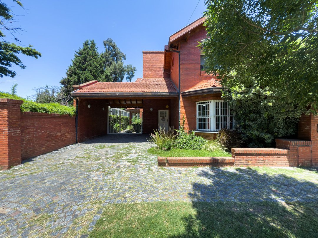 CASA 4 AMBIENTES EN VENTA EN BURZACO APTO CREDITO