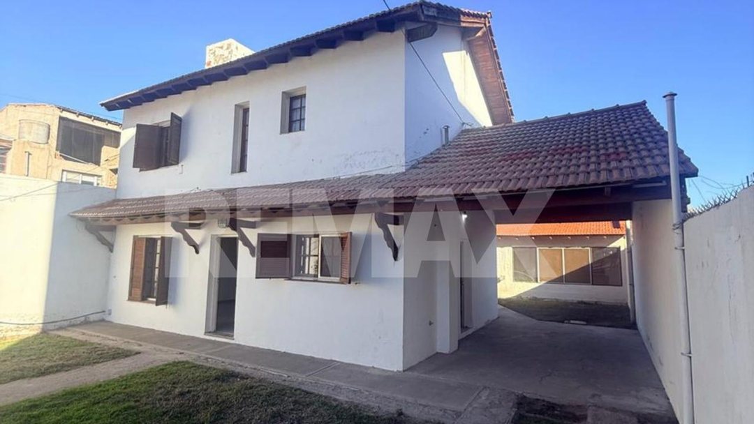 ALQUILER DE CASA 3 DORM. CENTRO DE PLOTTIER