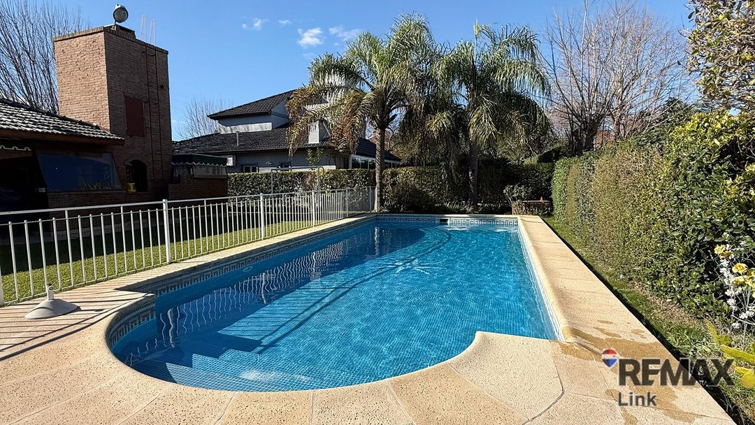 CASA 4 AMBIENTES COUNTRY BANCO PROVINCIA-PISCINA.