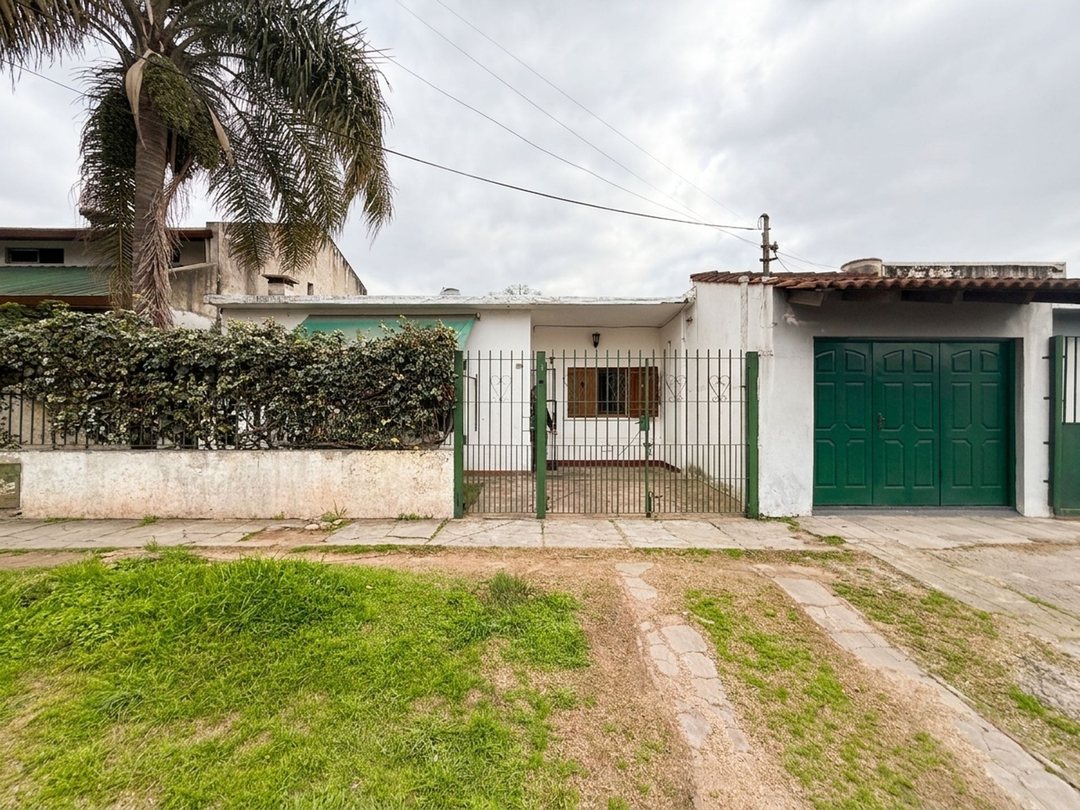 CASA EN VENTA 2 DORM GRAN JARDIN BELLA VISTA