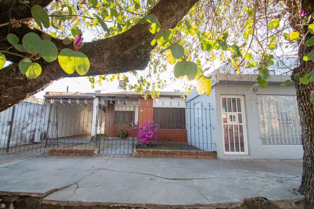 Se vende casa mas un local dentro de los blvr.