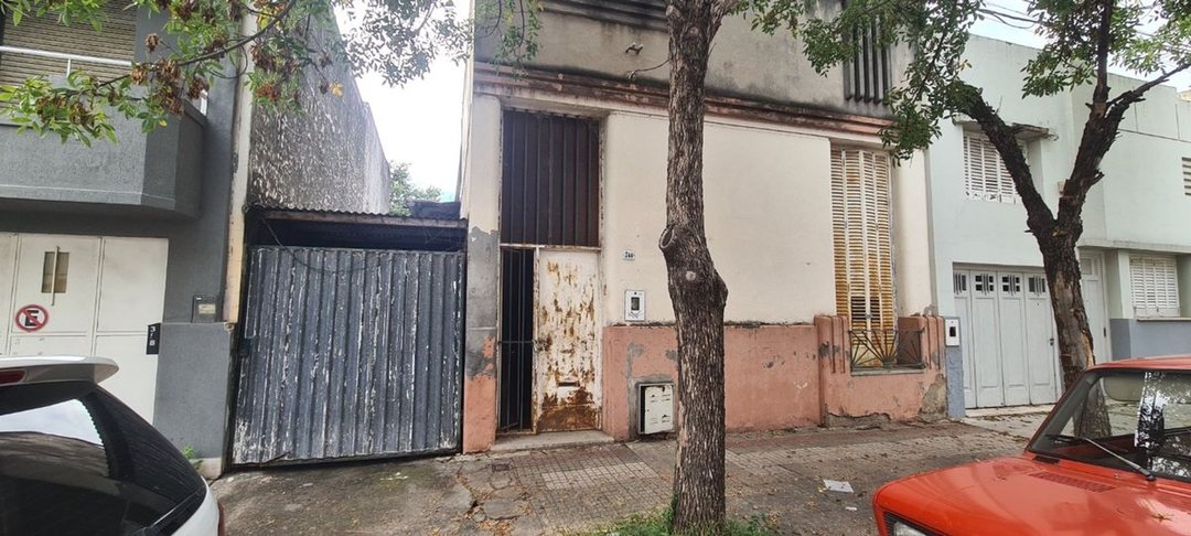 VENTA/CASA/ZONA CENTRICA/A REFACCIONAR