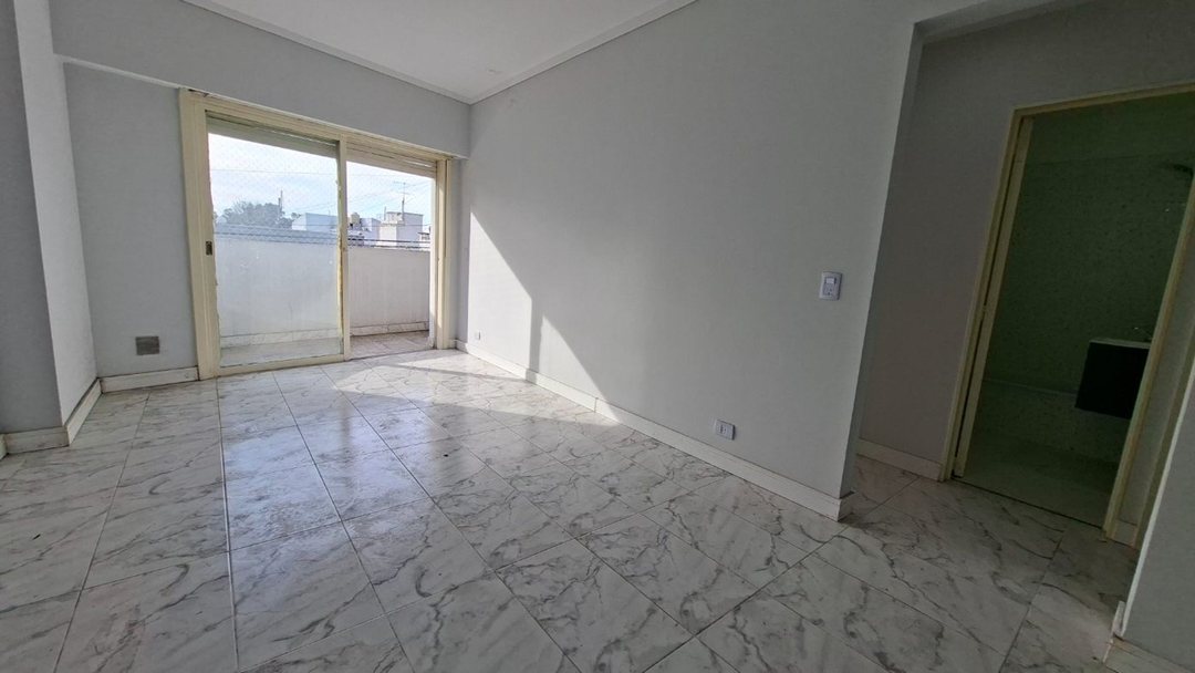 EN VENTA DEPTO 3 AMBIENTES C/COCHERA - RAMOS MEJÍA