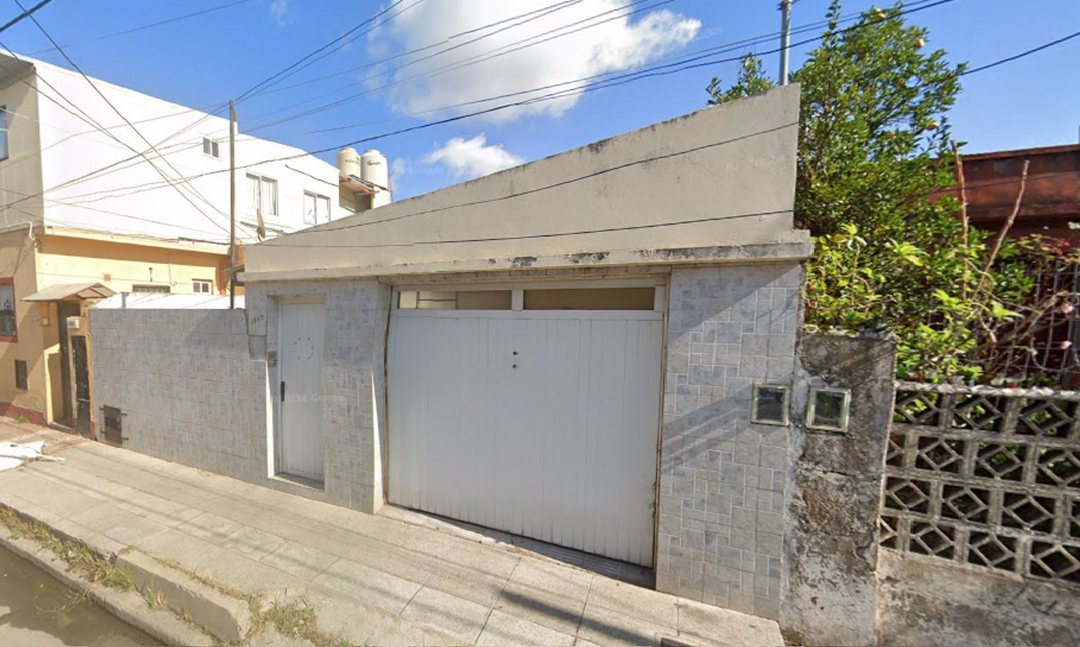 VENTA casa 2 dormitorios living comedor AVELLANEDA