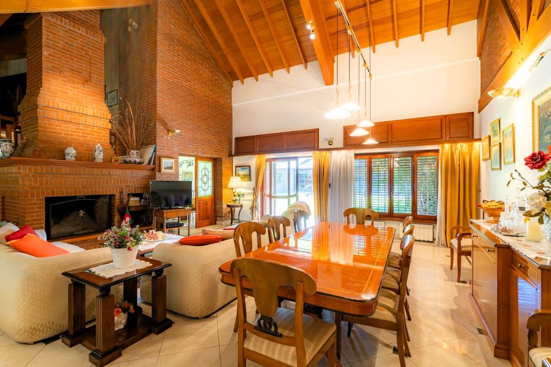 VENTA CASA 6 AMBIENTES ALDO BONZI