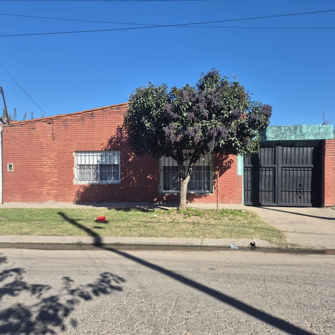 CASA EN PABLO NOGUES, MALVINAS ARGENTINAS