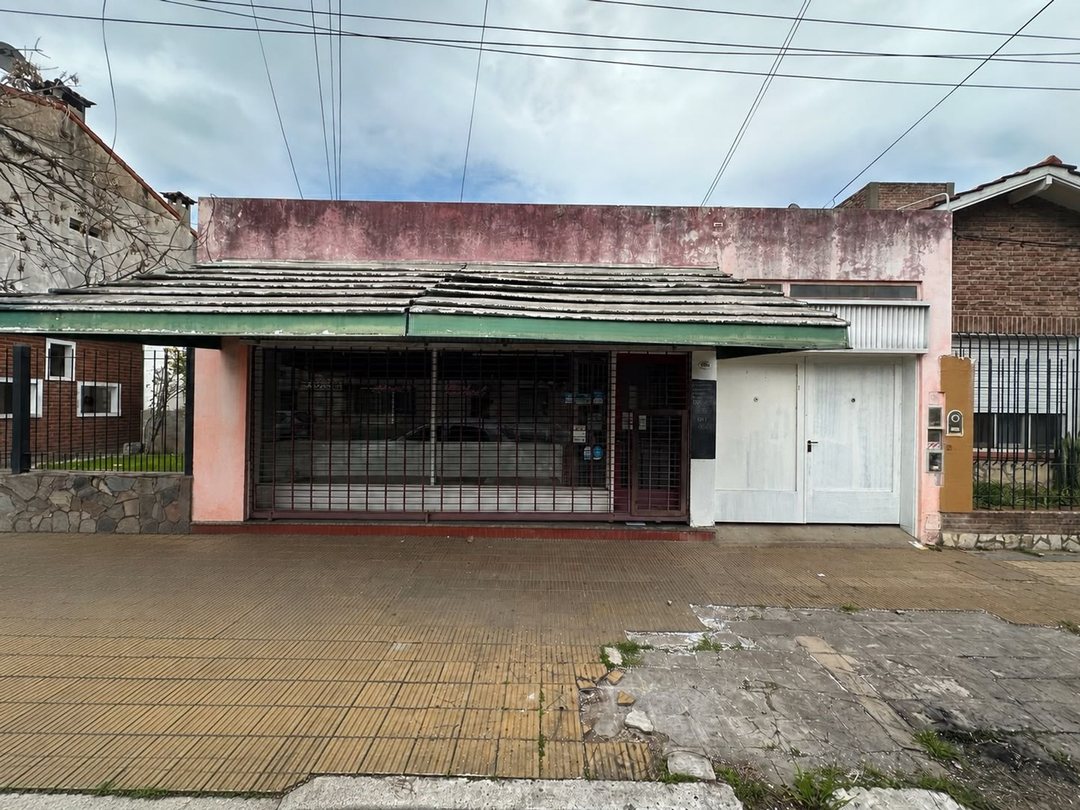 LOCAL + CASA 3 AMBIENTES A RECICLAR EN HURLINGHAM