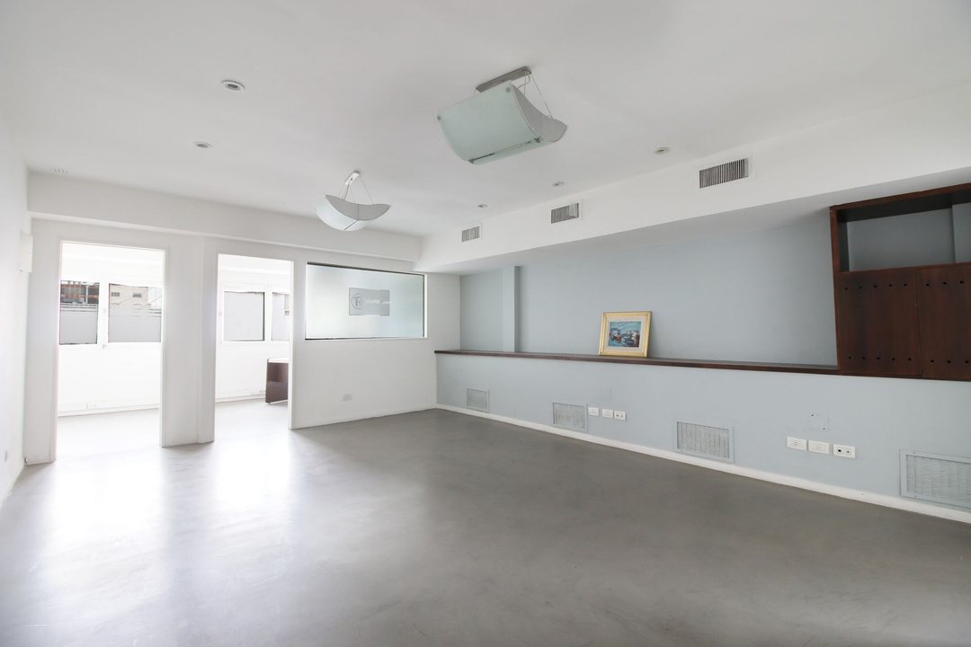 Venta Oficina Piso 10 amb. Piso alto Microcentro