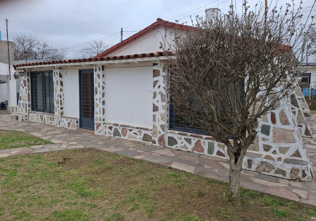 CASA EN VENTA  EN MARIANO ACOSTA, PDO. MERLO.