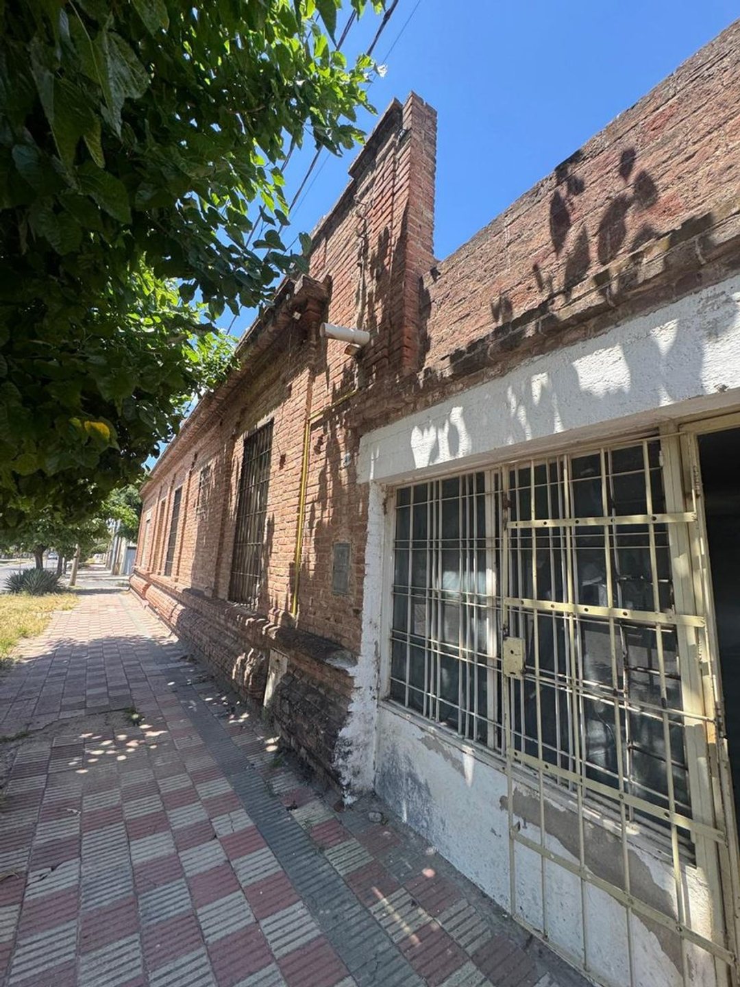 VENTA CASA LOCAL A RECICLAR BARRIO MARECHAL