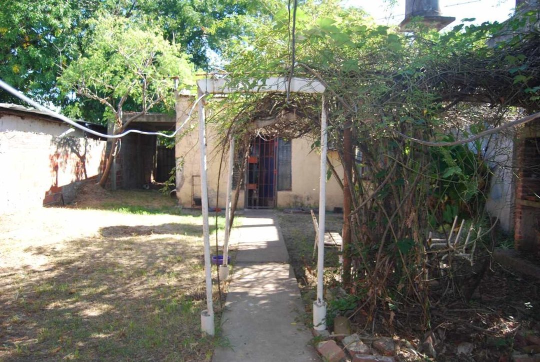 CASA DE 2 DORMIS A RECICLAR