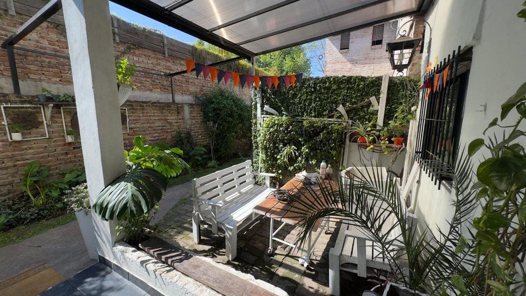 Venta Casa 4 amb + depto 2 ambientes Ituzaingo