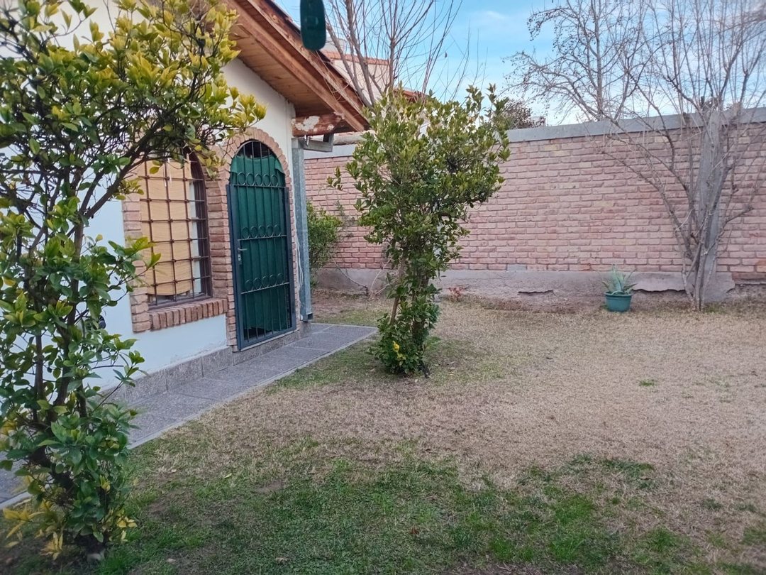Venta casa 3 dormitorios Barrio Soberania Nacional