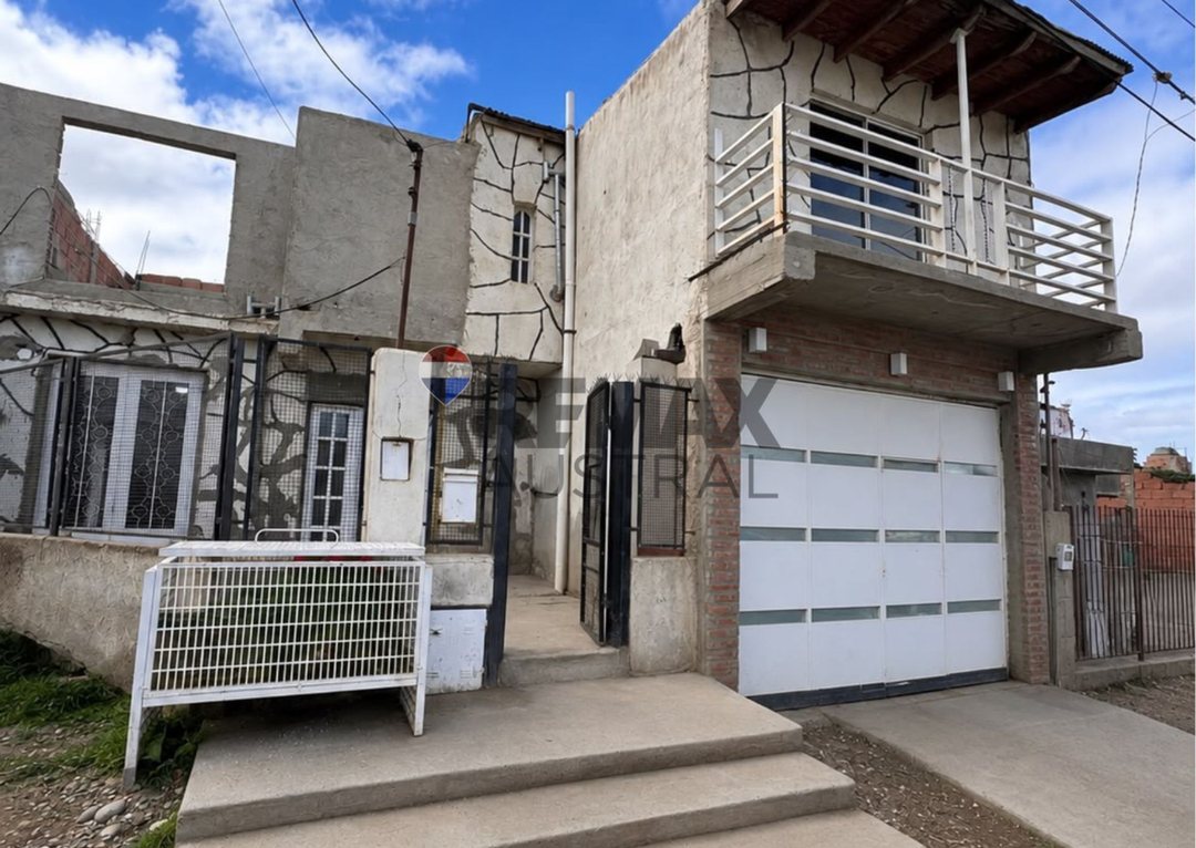 CASA DOS DORMITORIOS MAS DOS DEPARTAMENTOS