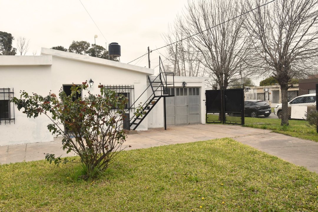 CASA EN VENTA 2 DORMITORIOS SAN LORENZO