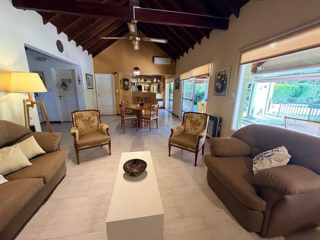 VENTA CASA GOLFERS GRAN JARDIN Y PILETA 4 AMB