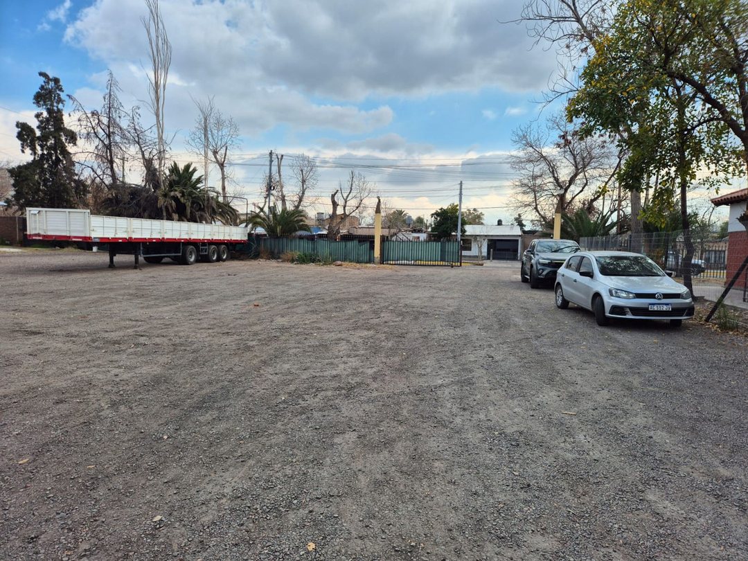 REMAX VENDIMIA VENDE TERRENO CON GALPON. GLLEN.MZA