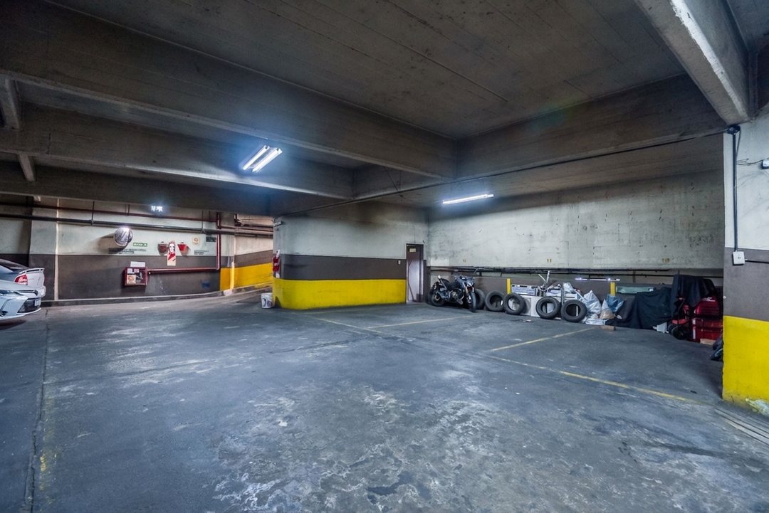 COCHERA Y BAULERA  EN VENTA EN BARRIO NORTE
