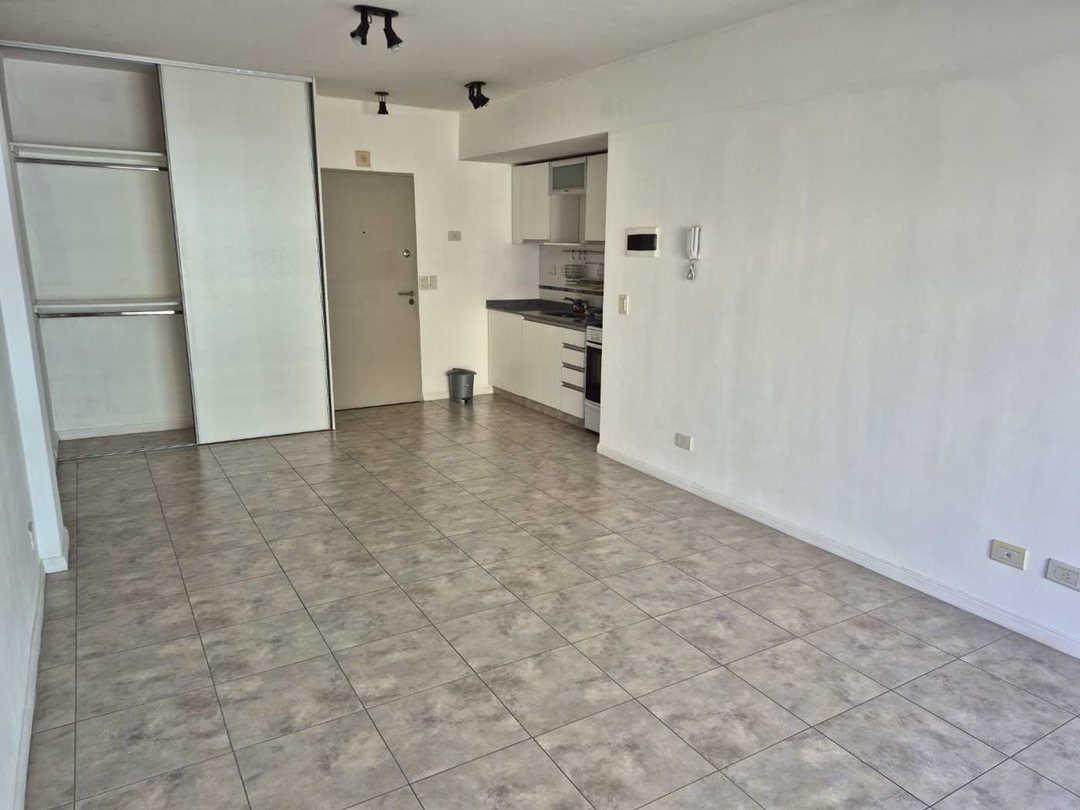 Departamento monoambiente en alquiler balcón F.