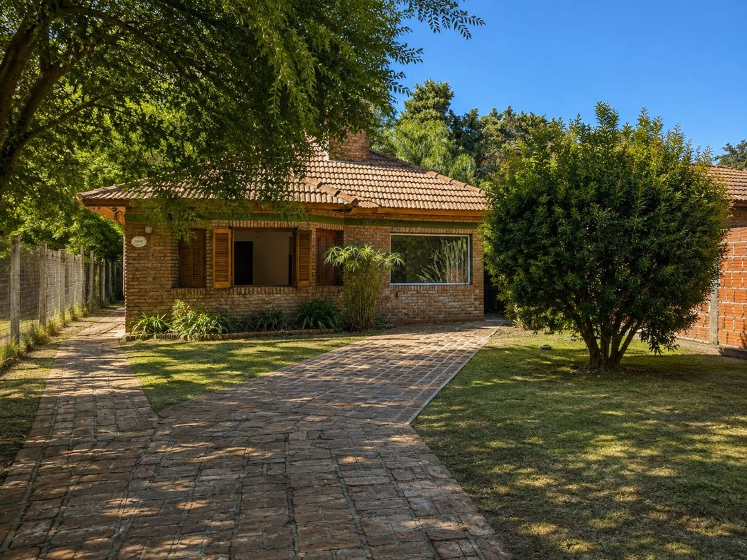 CASA EN VENTA CITY BELL 2 DORMITORIOS