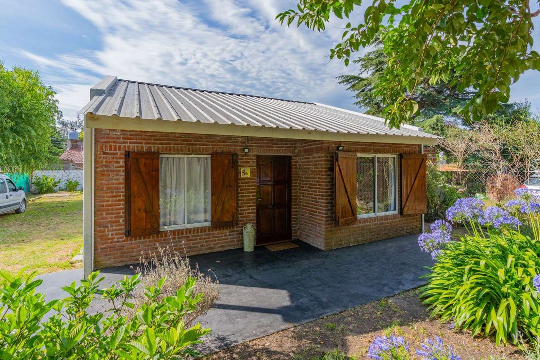 VENTA CASA 3 AMBIENTES LAS DALIAS APTA CREDITO