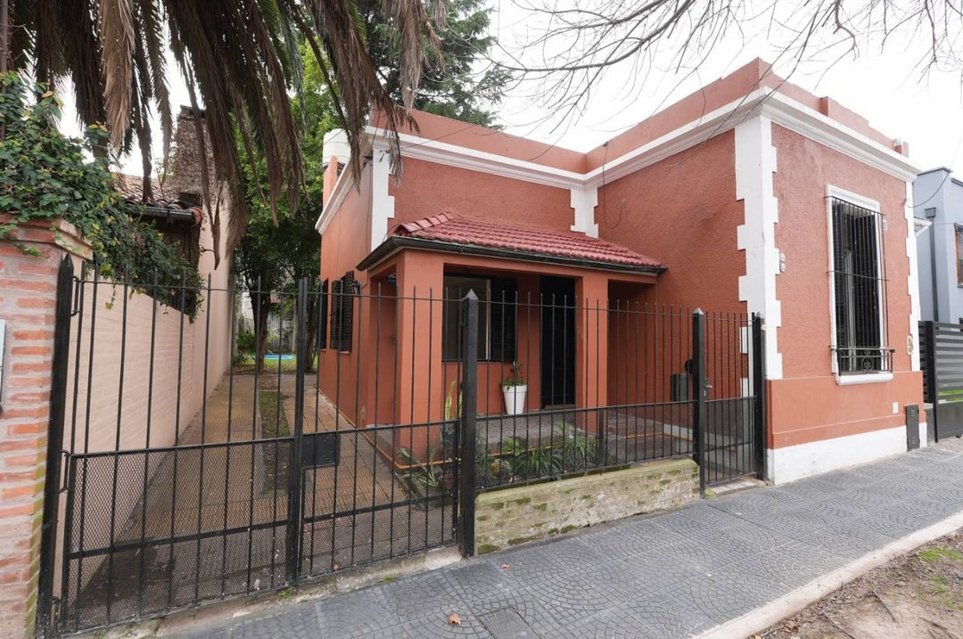 Casa 3 Ambientes c Jardín Vías Libertador Martinez
