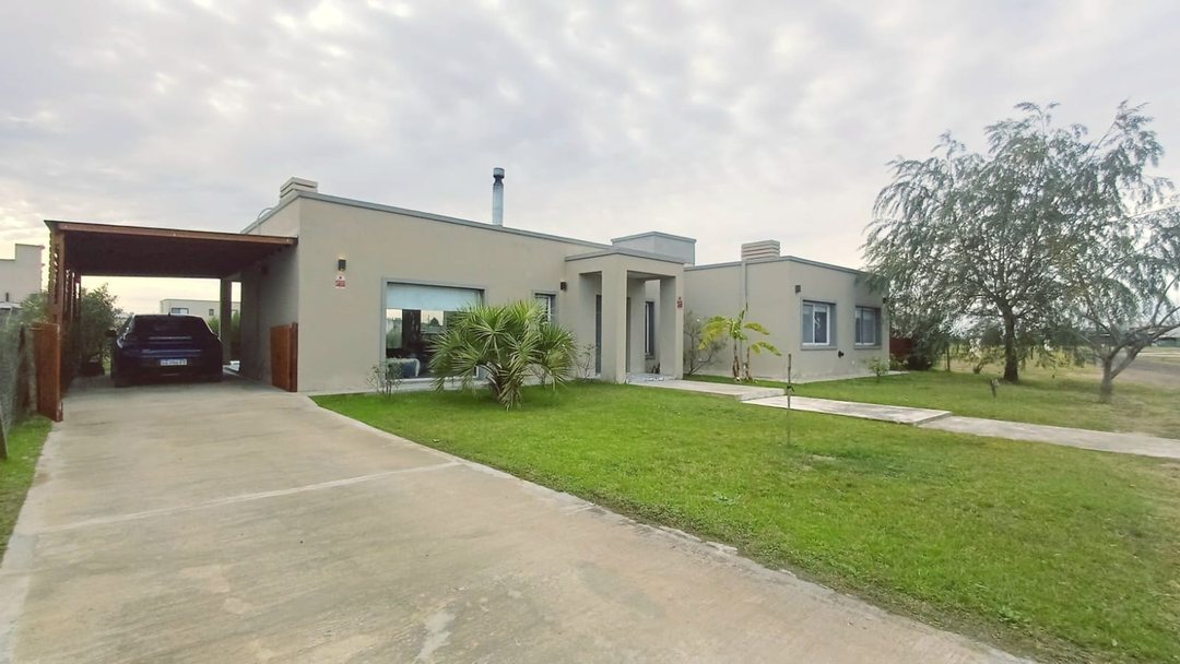 VENTA CASA 4 AMBIENTES BARRIO EL ENSUEÑO PERMUTA