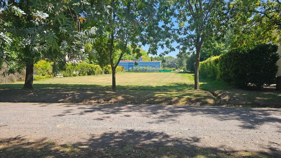 Venta de Lote en Haras del Sur frente al golf