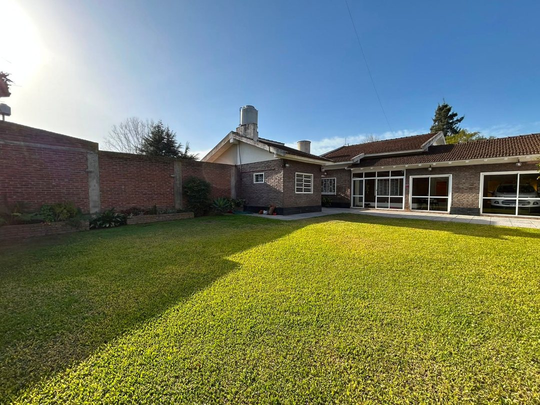 VENTA CASA 3 AMB + PLAYRROM JARDÍN Y COCHERA ITUZA