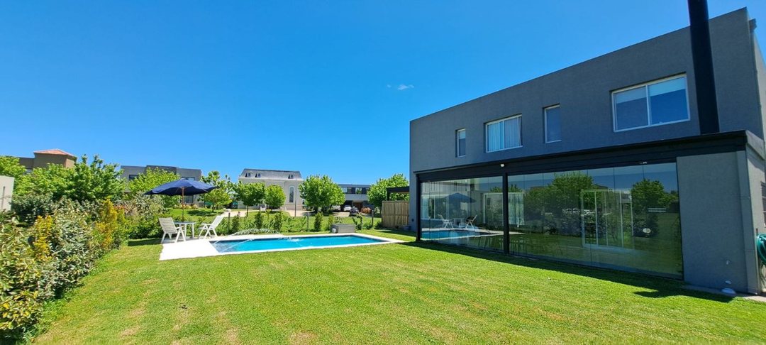 Venta Casa Acacias Puertos del Lago 5 Ambientes