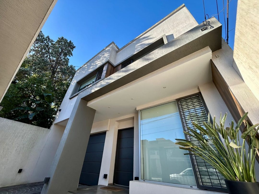 CASA RAMOS MEJIA EN VENTA 4 AMBIENTES APTA CRÉDITO