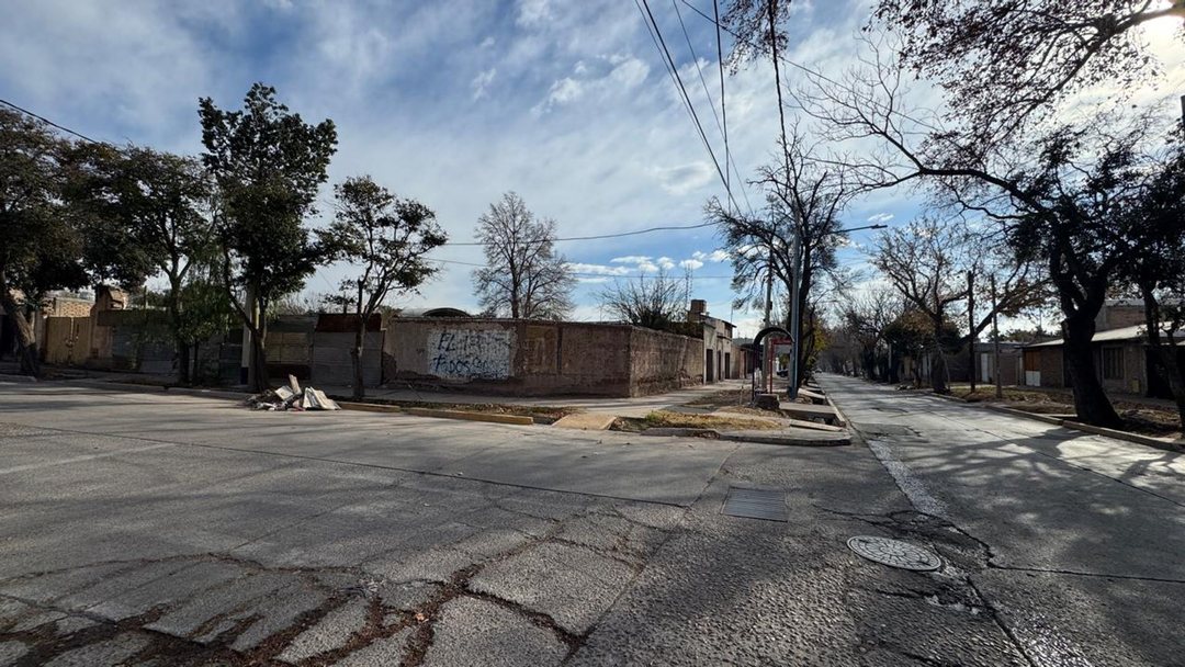 VENDE LOTE EN ESQUINA GODOY CRUZ