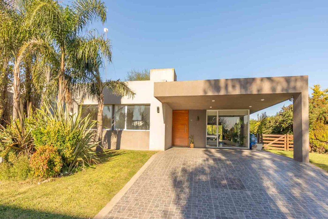 CASA EN VENTA EN BARRIO SANTA RITA CANNING