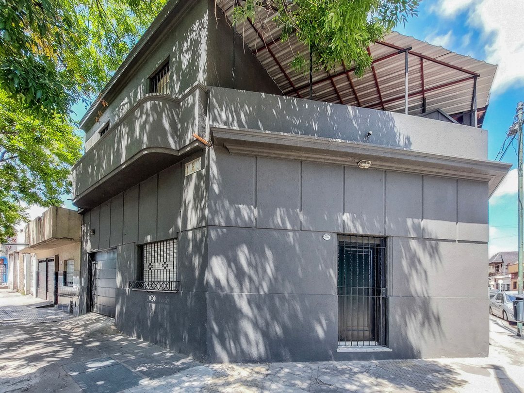 Venta 2 PH independientes en lote propio. Pompeya.