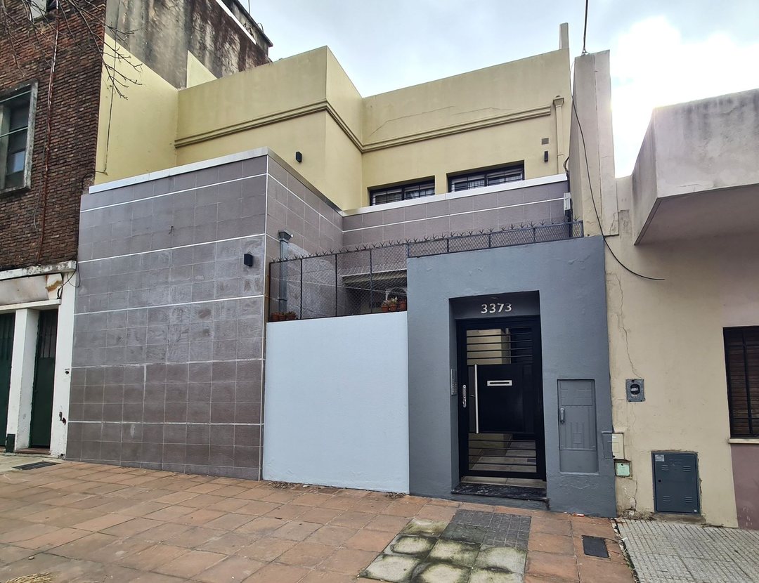 MODERNO PH 2 AMBIENTES CON PATIO APTO PROFESIONAL