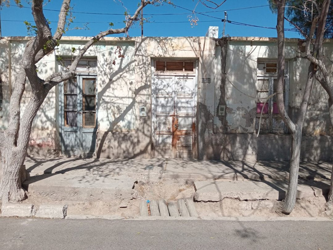 Terreno de 511 m2, con casa de adobe. Capital