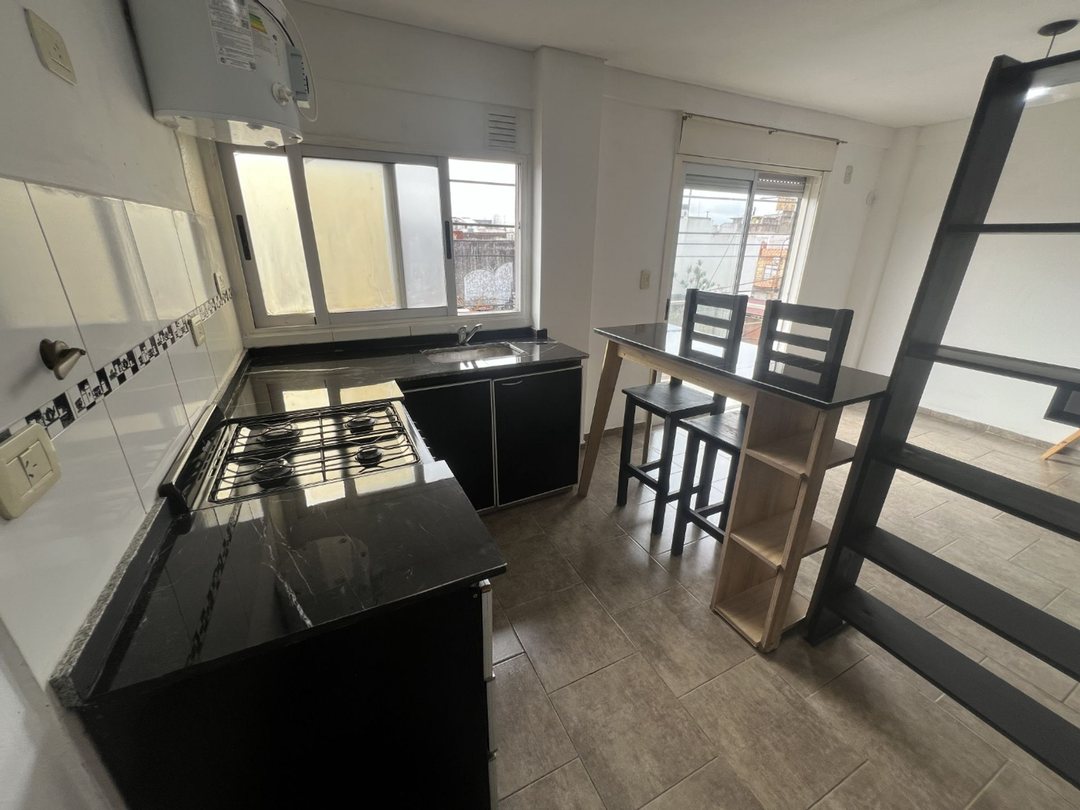 VENTA DEPARTAMENTO  2 AMBIENTES SANTOS LUGARES.