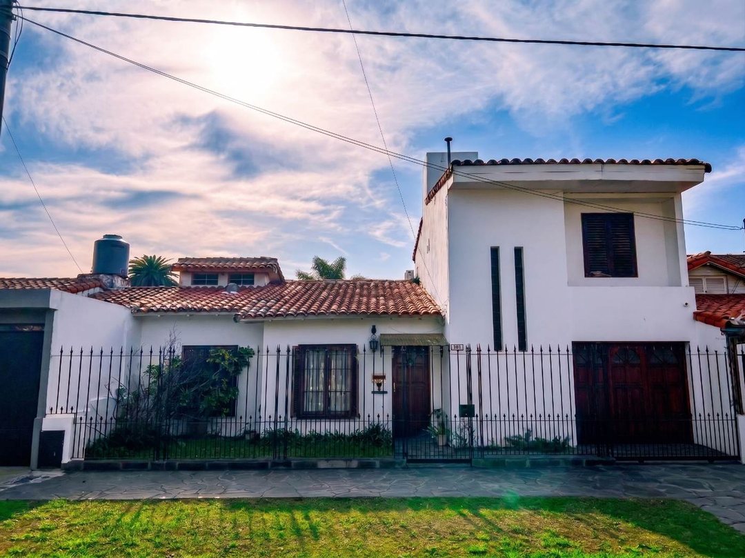 CASA BANFIELD ESTE - 5 AMB - APTA CRÉDITO
