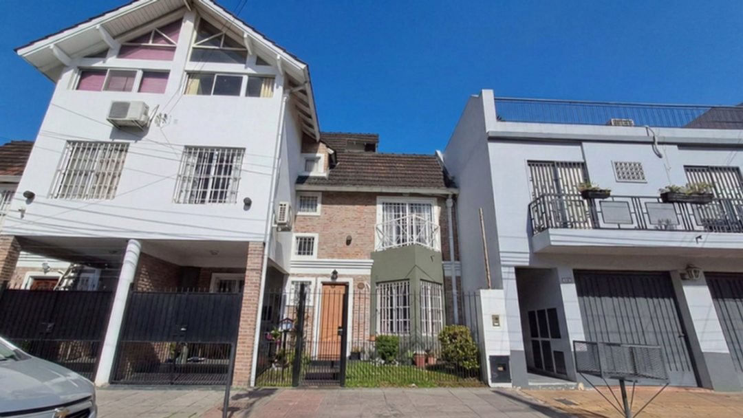 VENTA CASA TRIPLEX 4 AMB HAEDO GARAGE PLAYROOM