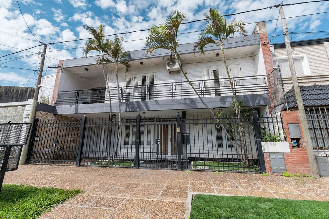 CASA EN CALLE RIOBAMBA 7300