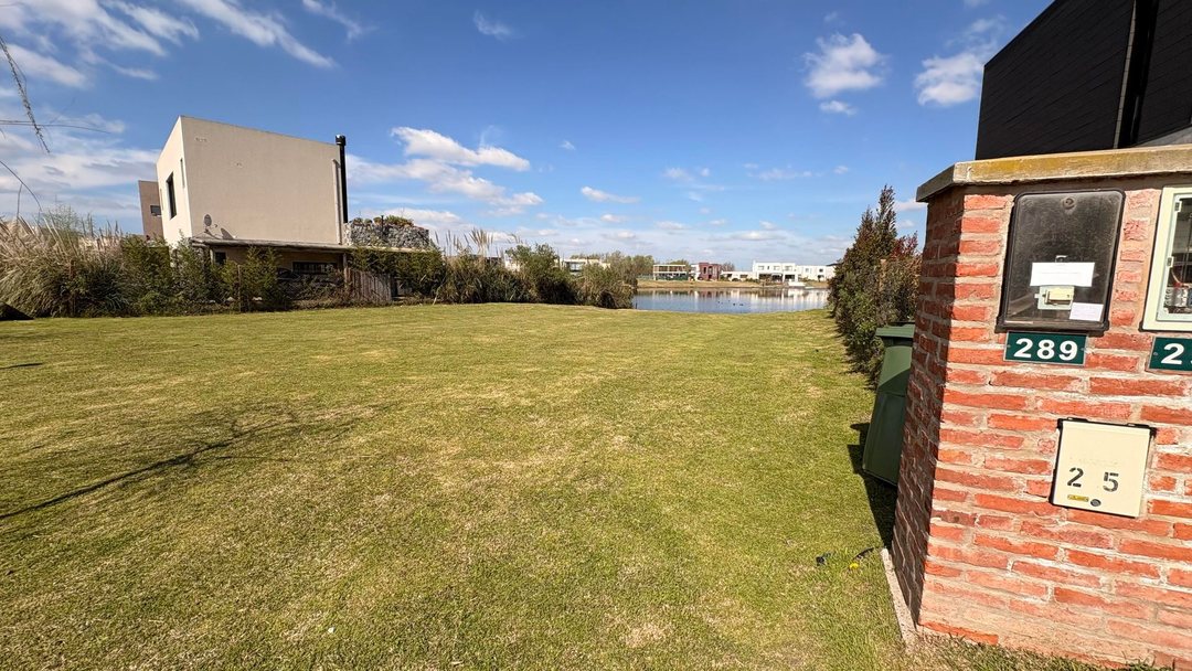 VENTA Lote a Laguna  Barrio Santa Ana-Villanueva